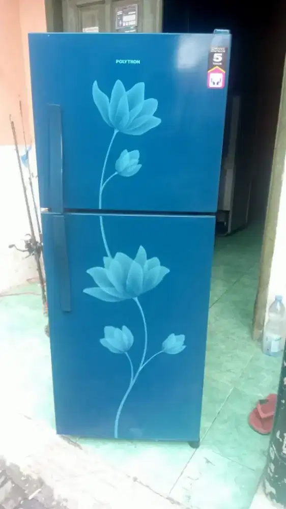Kulkas 2 pintu merek polytron