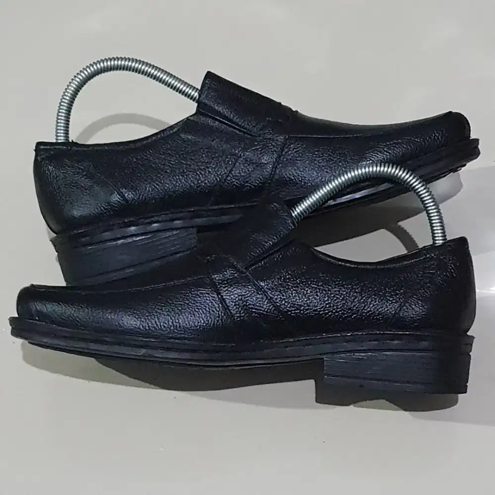 Sepatu formal pantofel hitam size 39