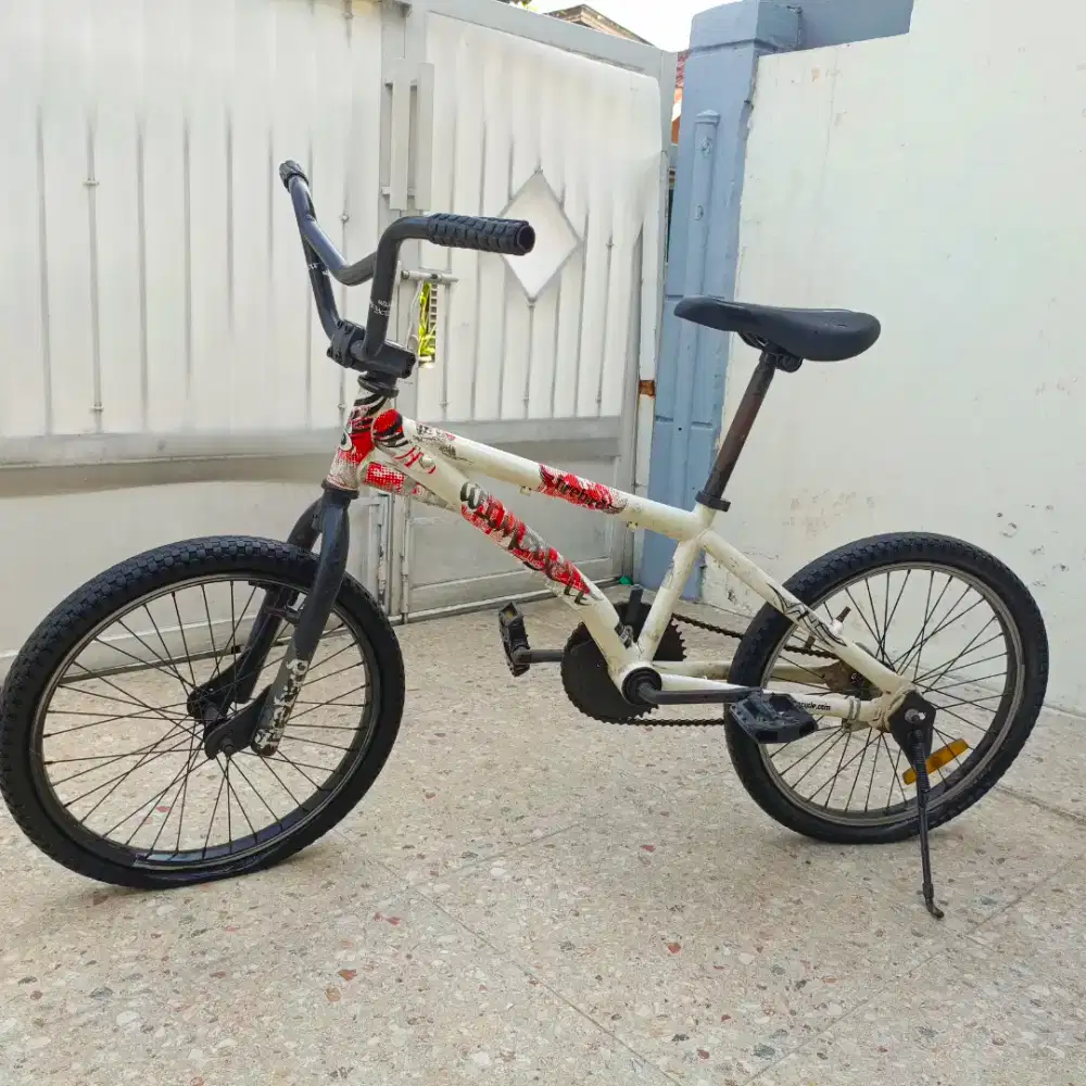 Sepeda bmx Wim cycle warna putih mutiara