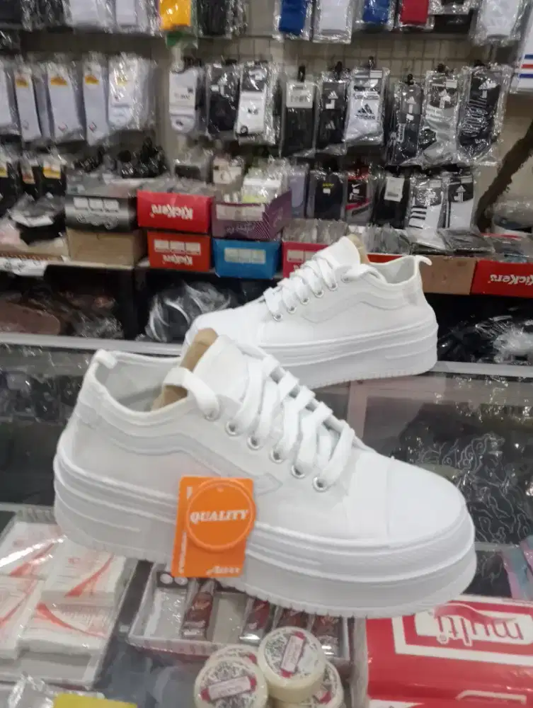 Sepatu putih promo