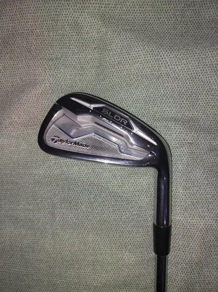 TaylorMade SLDR (2014) Iron Sets isi 8 batang.