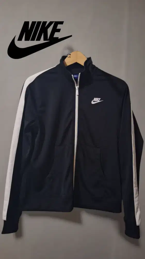 Jaket Nike Sports Sleeve Sweatshirt Wanita