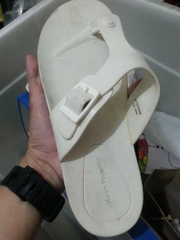 Di jual sandal hush puppies bagus tidak rusak