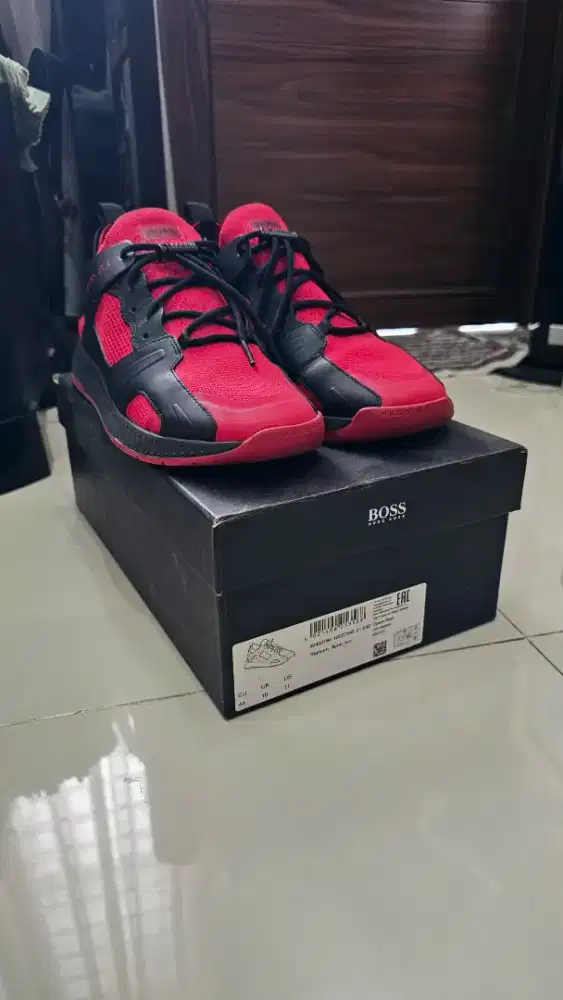 Sepatu BOSS Titanium Runn