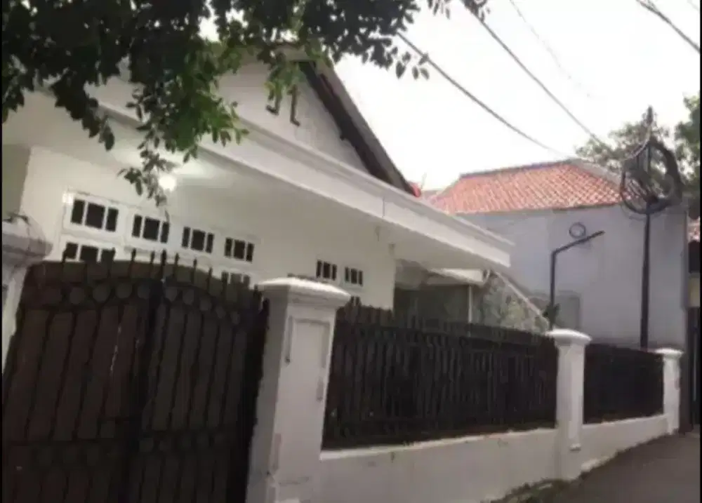 DIJUAL RUMAH TEMPAT STRATEGIS BEBAS BANJIR