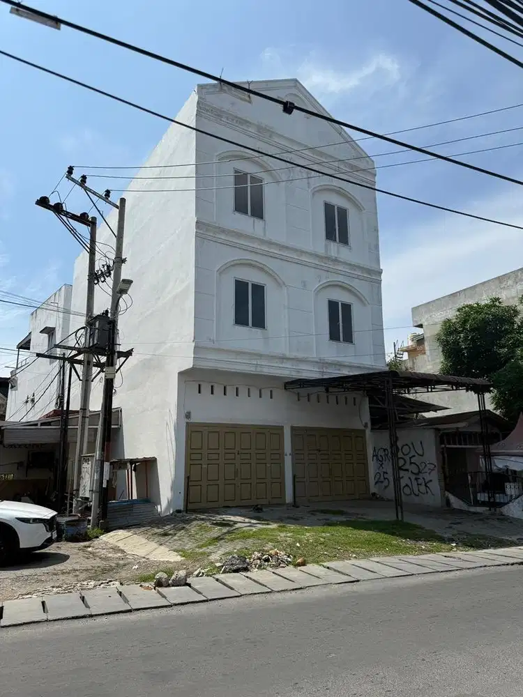 Ruko 3 tingkat jalan bahagia ( rumah Hook ) Dijual Cepat