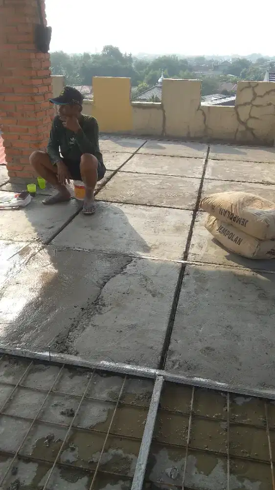 Mencari pekerjaan sebagey tukang bangunan