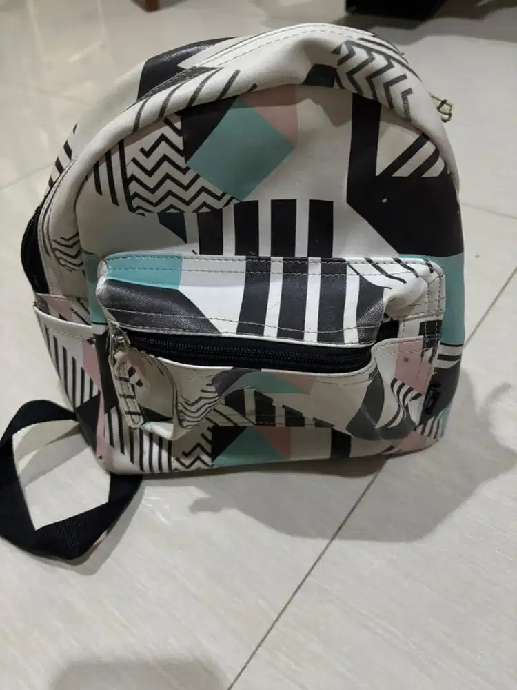 Tas ransel fashion ukuran sedang
