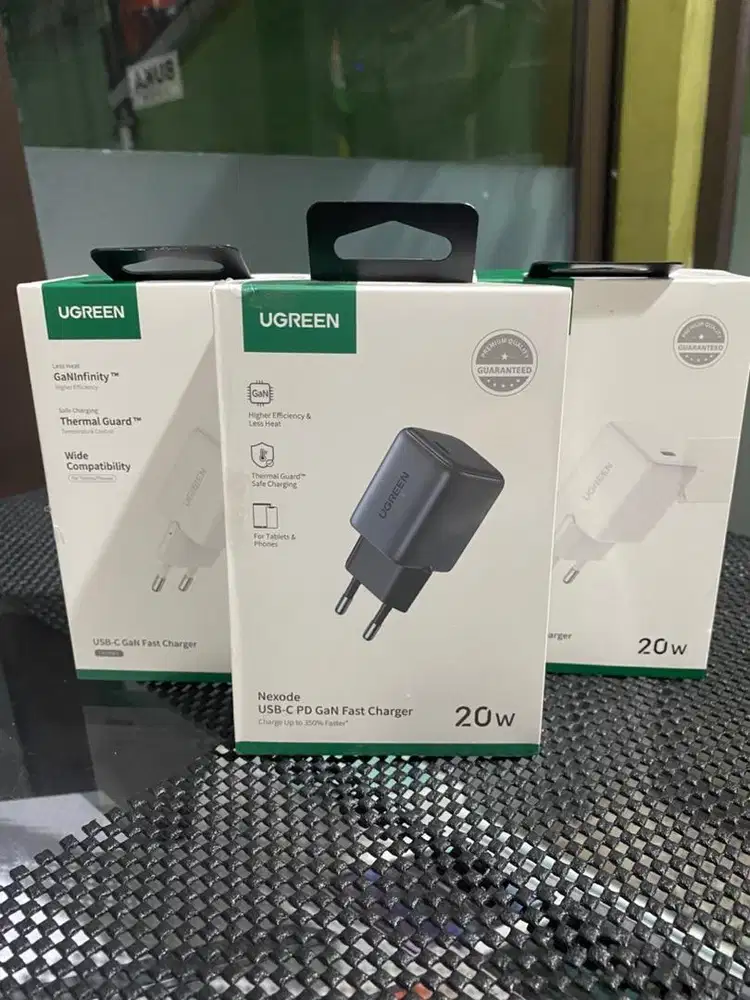 Adaptor Charger Ugreen USB C GaN Fast Charger 20 watt for iphone 20w
