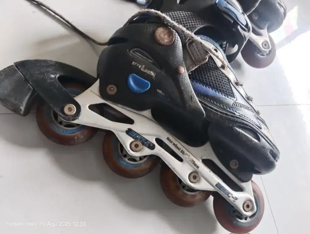 Sepatu roda super K mulus