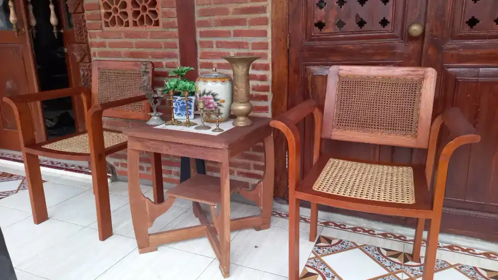 Kursi dan Meja Jati Kuno