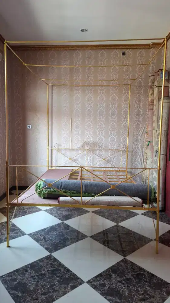 Ranjang besi antik jadul