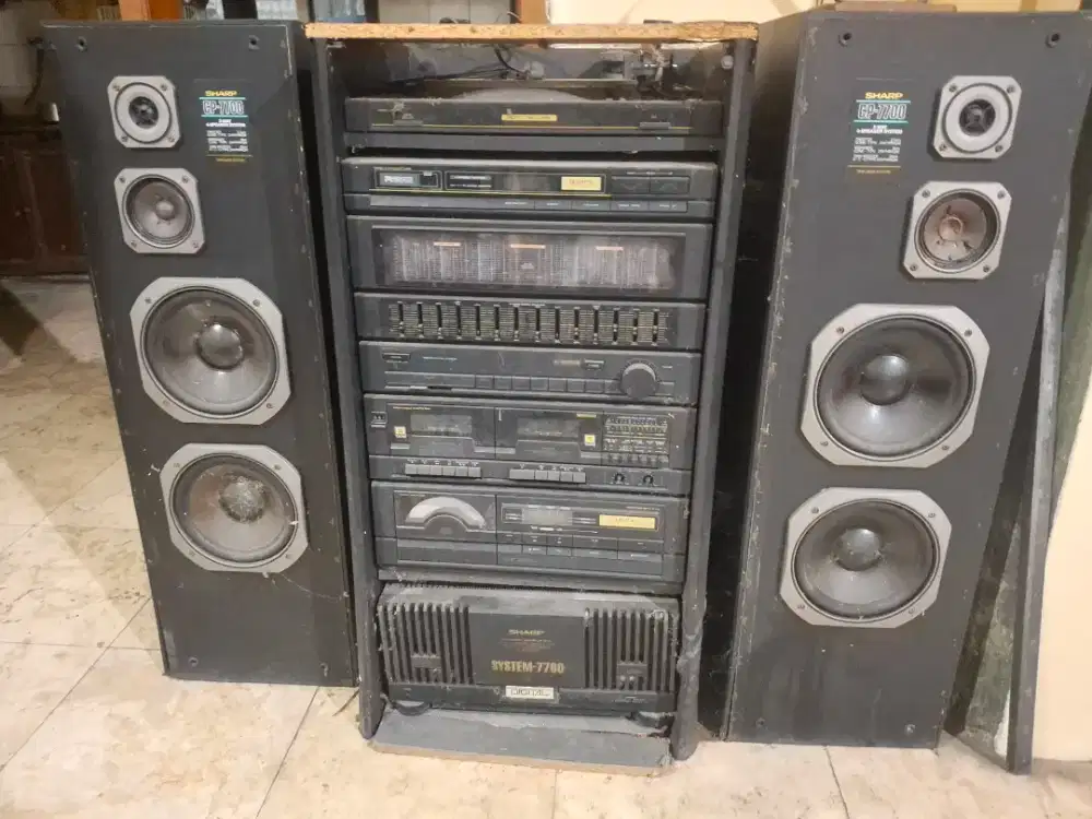 Dijual satu set tape ,cd ,twintable merk Sharp murah