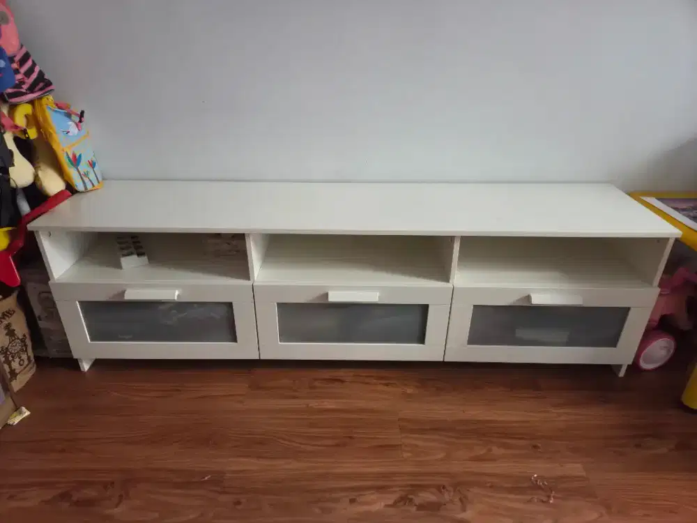 Meja TV ikea kondisi bagus