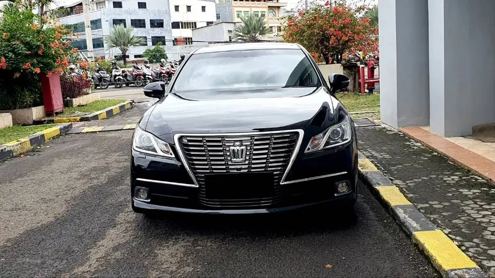 Toyota Crown Royal Saloon 2.5 Sunroof CBU 2013 Rare Cars Antik Low KM
