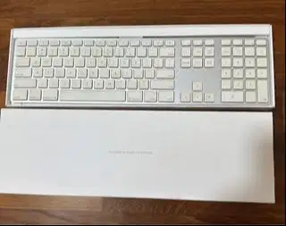 Apple Magic Keyboard 2 + wired (Bonus)
