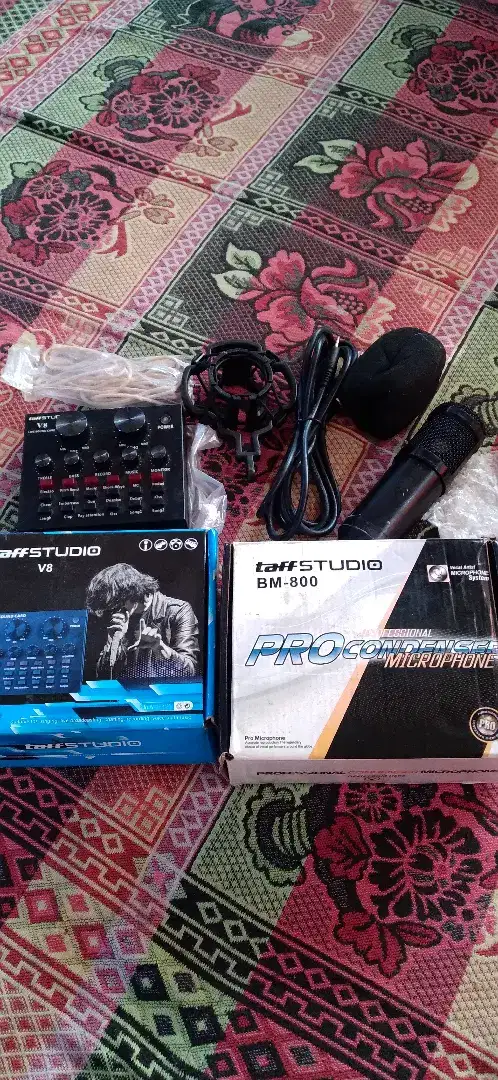 Mikrofon dan sound card merk taff studio
