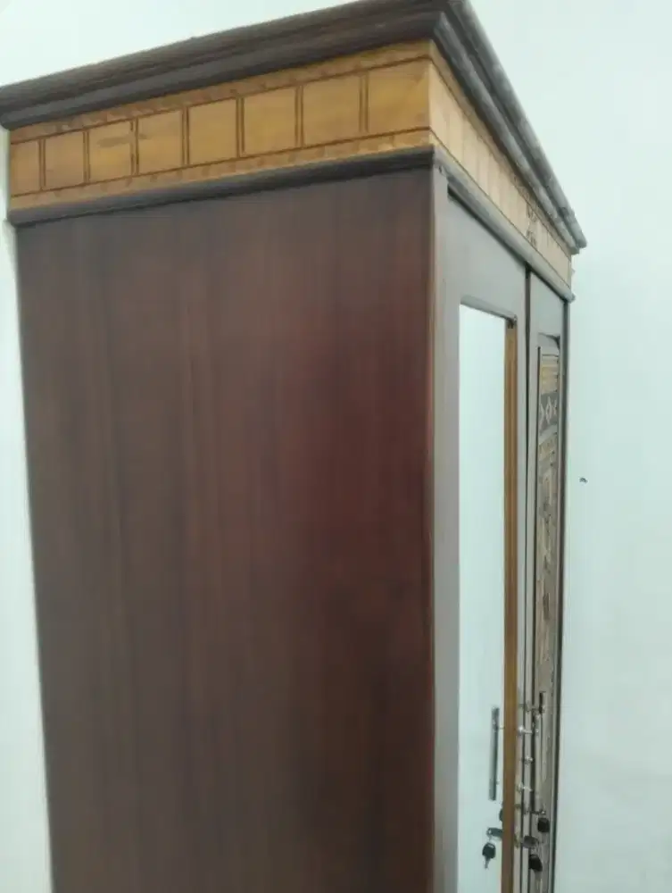 Lemari pakaian 2 pintu ukiran Jepara