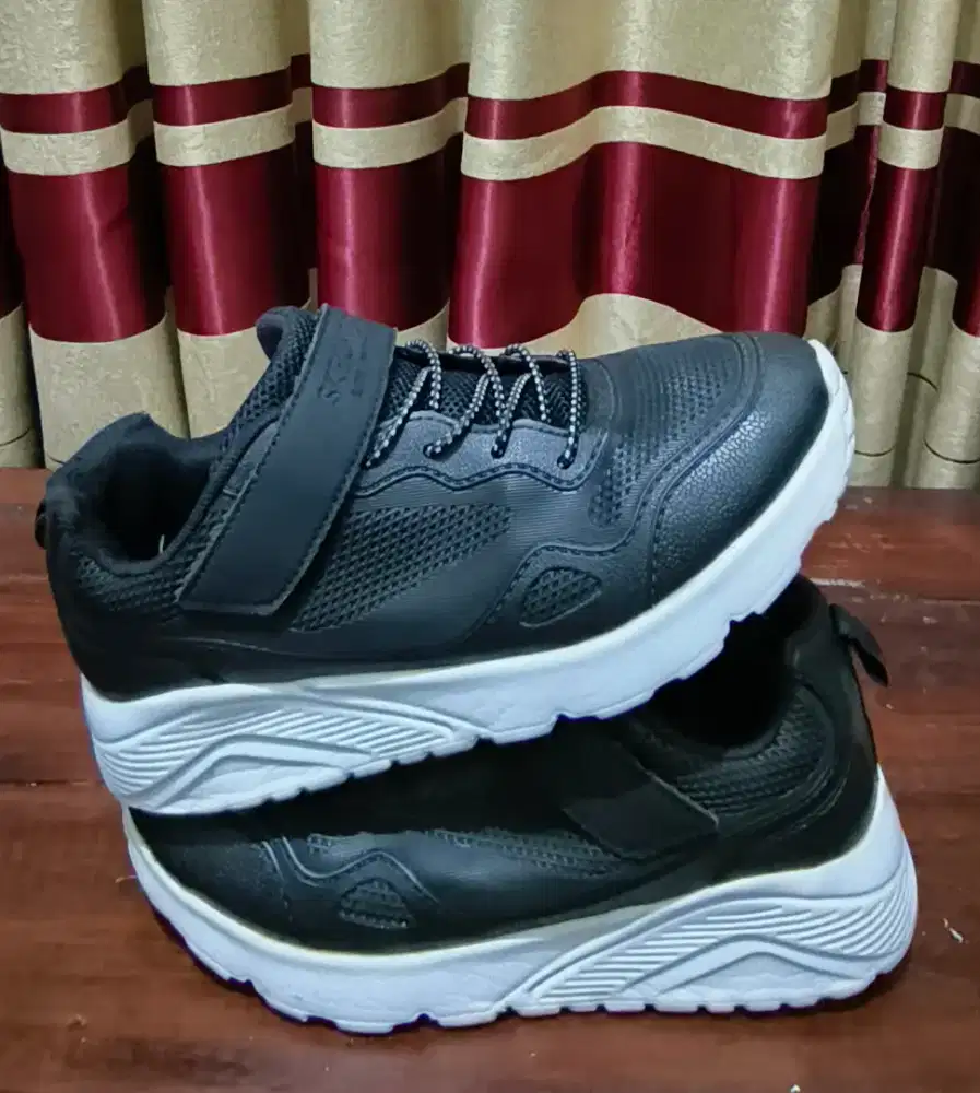 Sepatu anak skechers