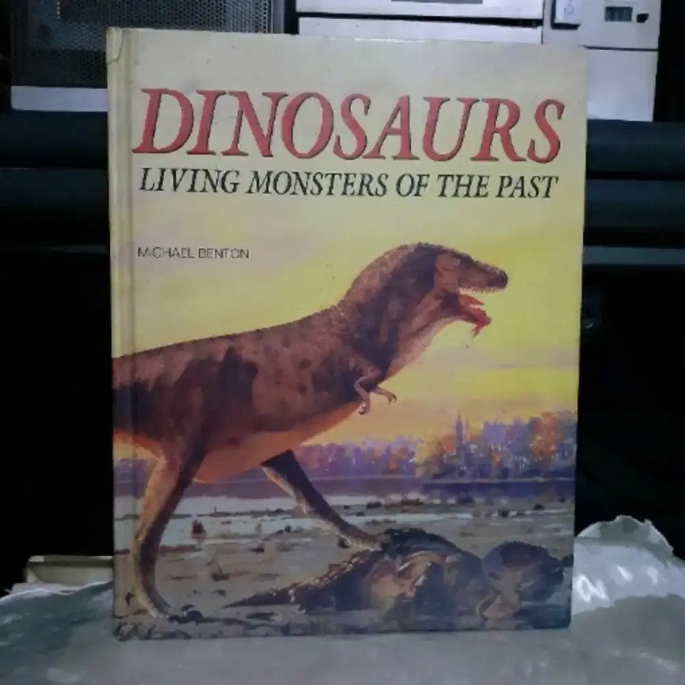 Buku dinosaur living on the past