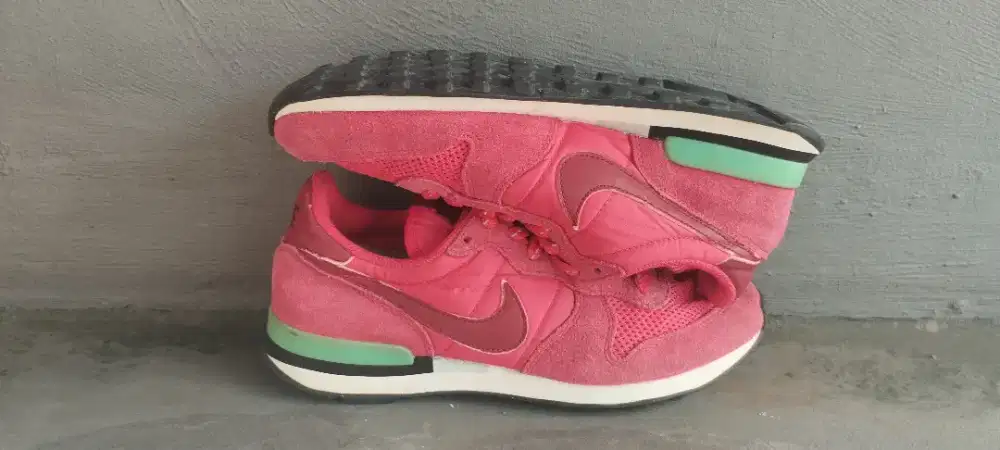 Sepatu Unisex Nike Internationalist Size 38.5