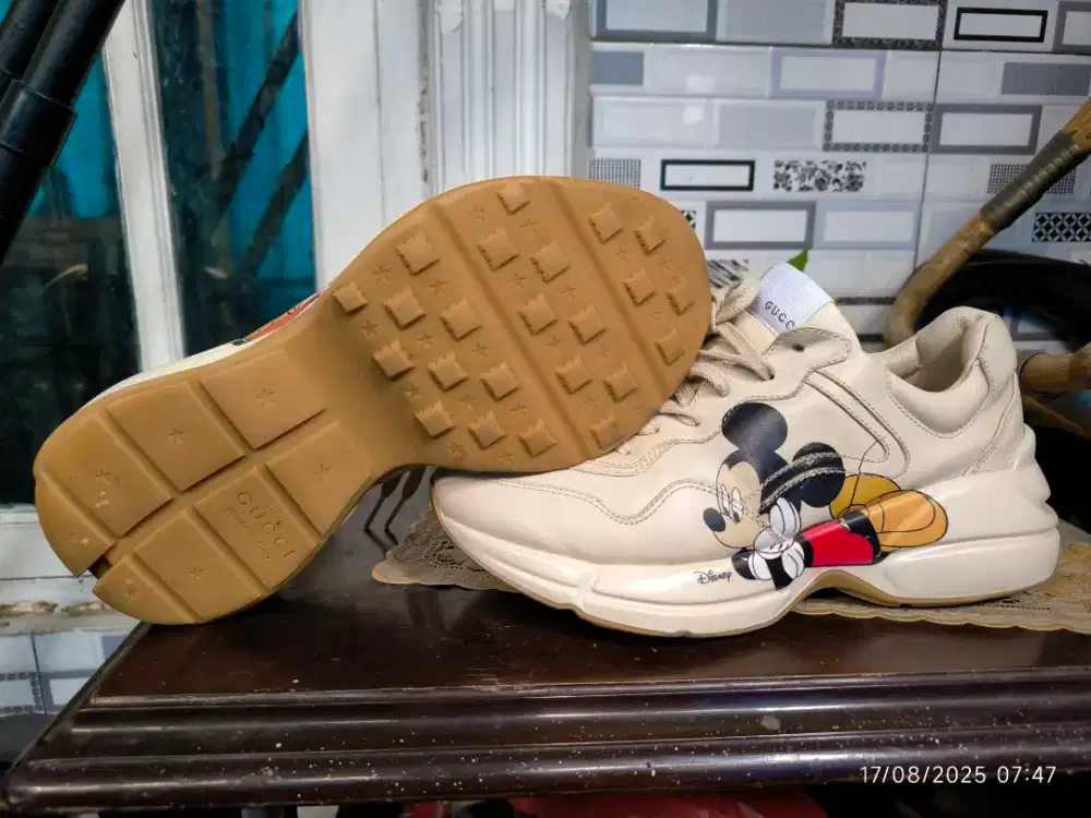 Sepatu Gucong x Disney insole 25,5cm Mulus
