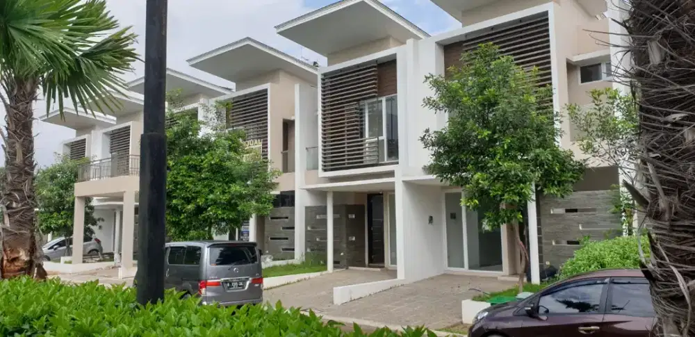 RUMAH CITRA 8 AEROVILL 6 X 17 depan kolam renang