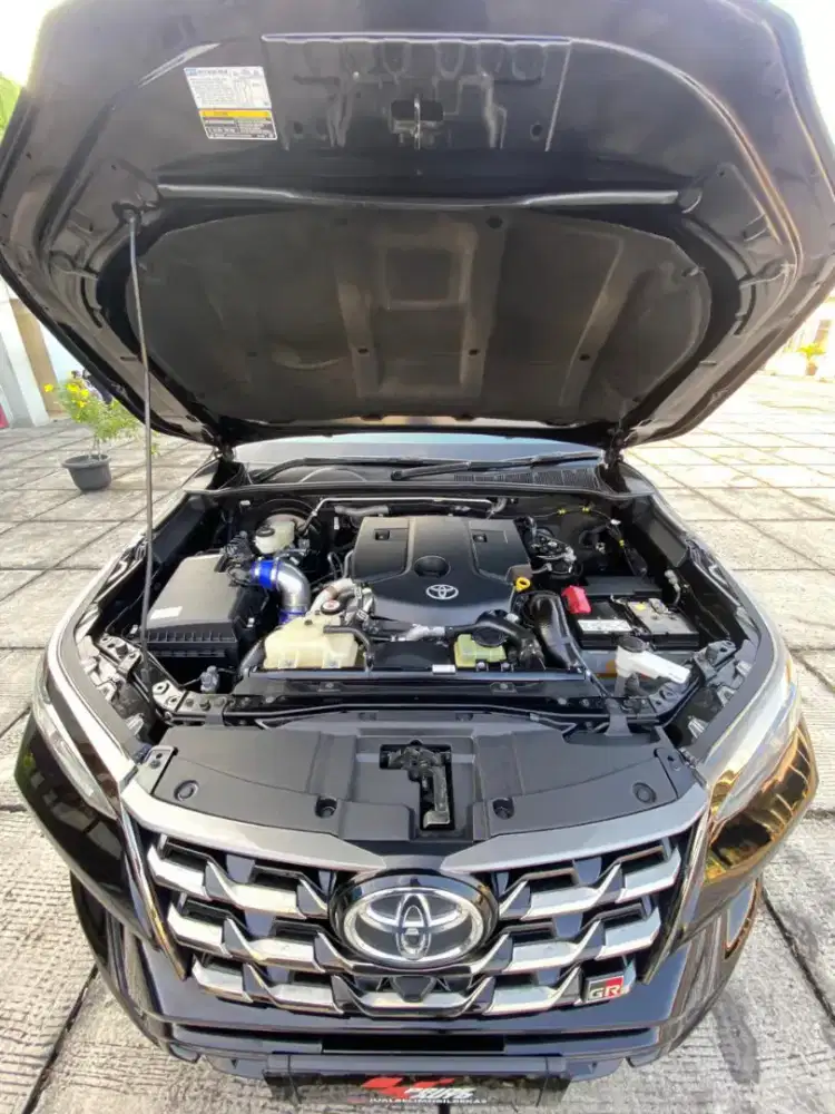 (TDP 58 JUTA) TOYOTA FORTUNER GR 2.8 AT 2022 HITAM
