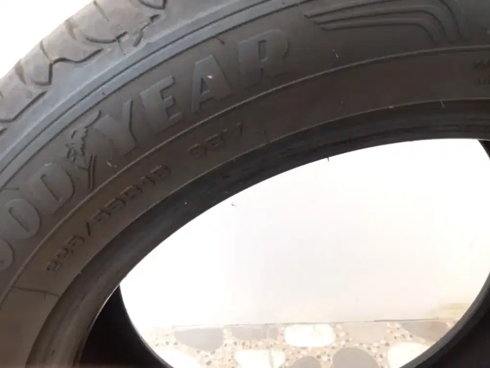 Ban Mobil 225 18 R18 Tebal Good Year