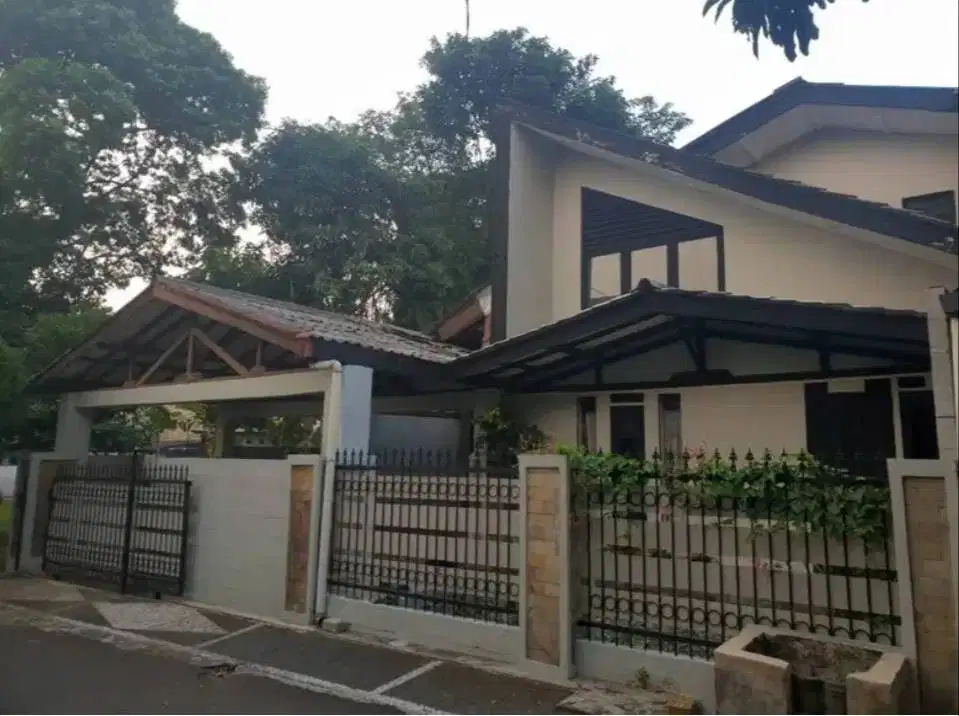 Disewakan RUMAH kosong unfurnished, cocok untuk tinggal ataupun kantor