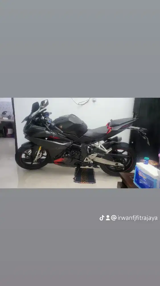 Honda CBR 250Cc, Hitam, Mesin Bgs, Body Mulus, Low Kilometer  4000km