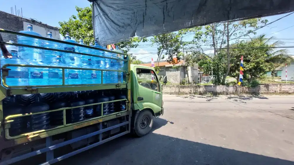 Aqua galon 19L refill