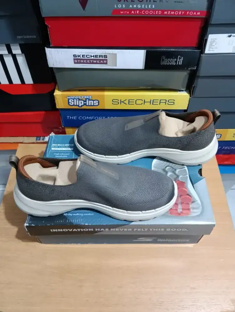 Sepatu Skechers go walk 6