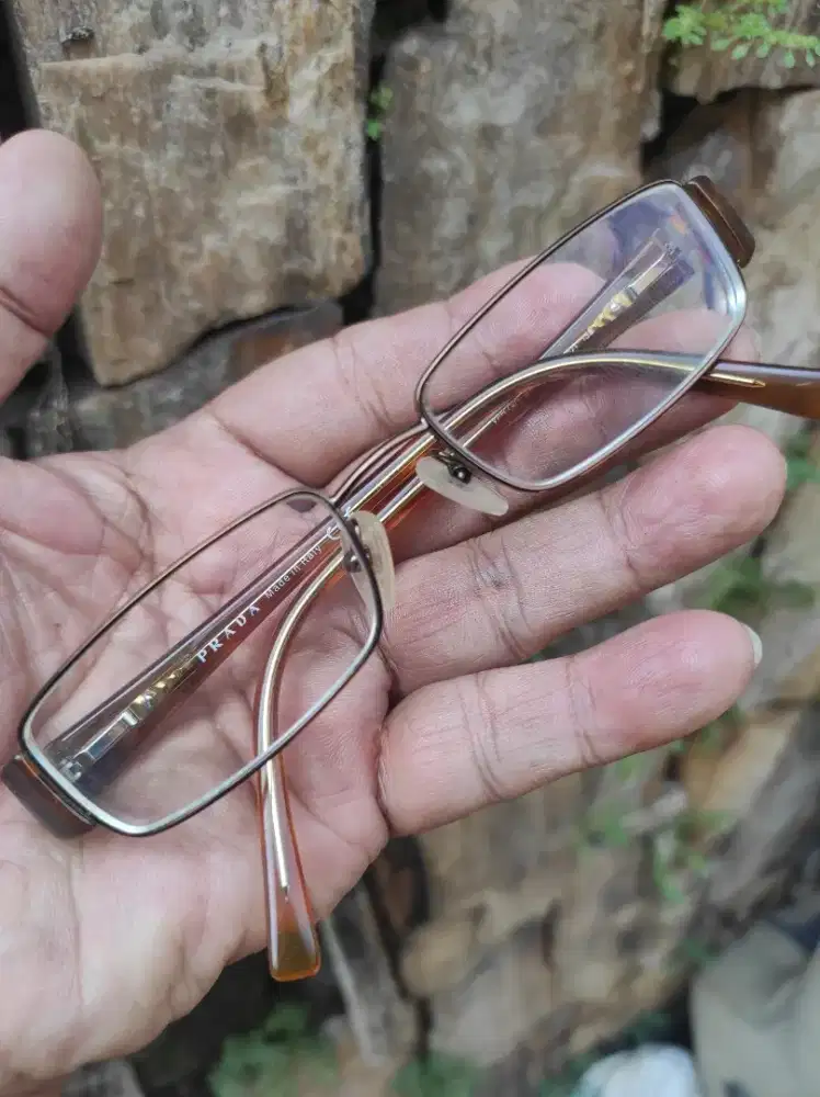 Antik hanya jual frame mulus merk Prada Made in Italy orisinil mulus