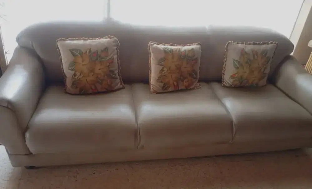 Dijual murah! Satu set sofa ruang tamu, jumbo, empuk