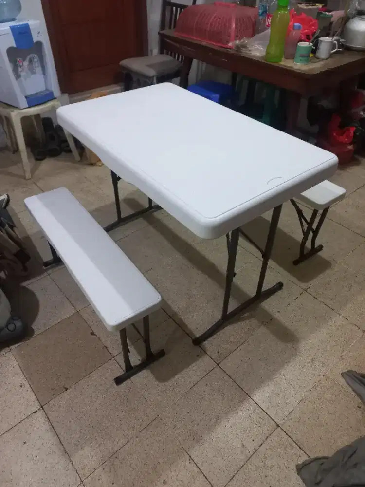 meja kursi lipat  krisbow  uk 103x62x70 meja baru ada flek karat dikit