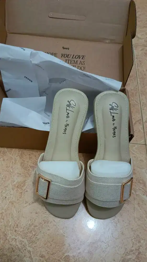 DIJUAL SENDAL WANITA MERK NANAS