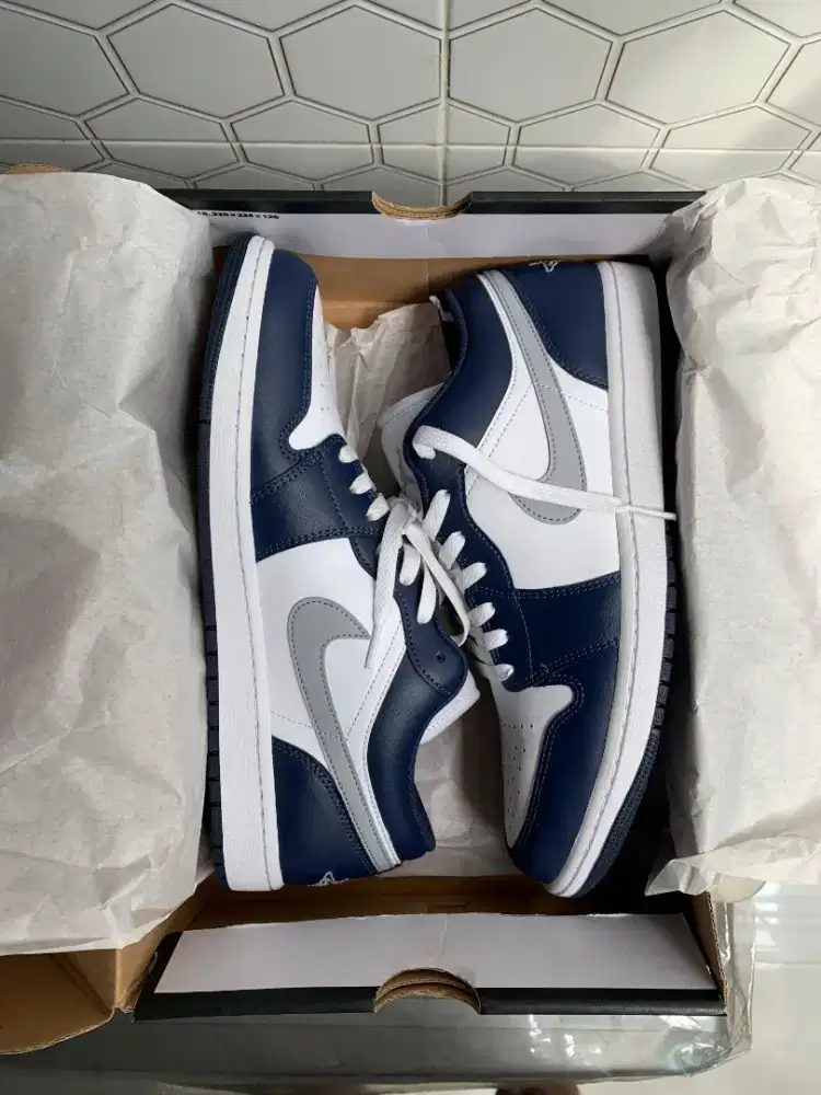 (NEW) Air Jordan 1 AJ1 Low - Midnight Navy / Wolf Grey / White