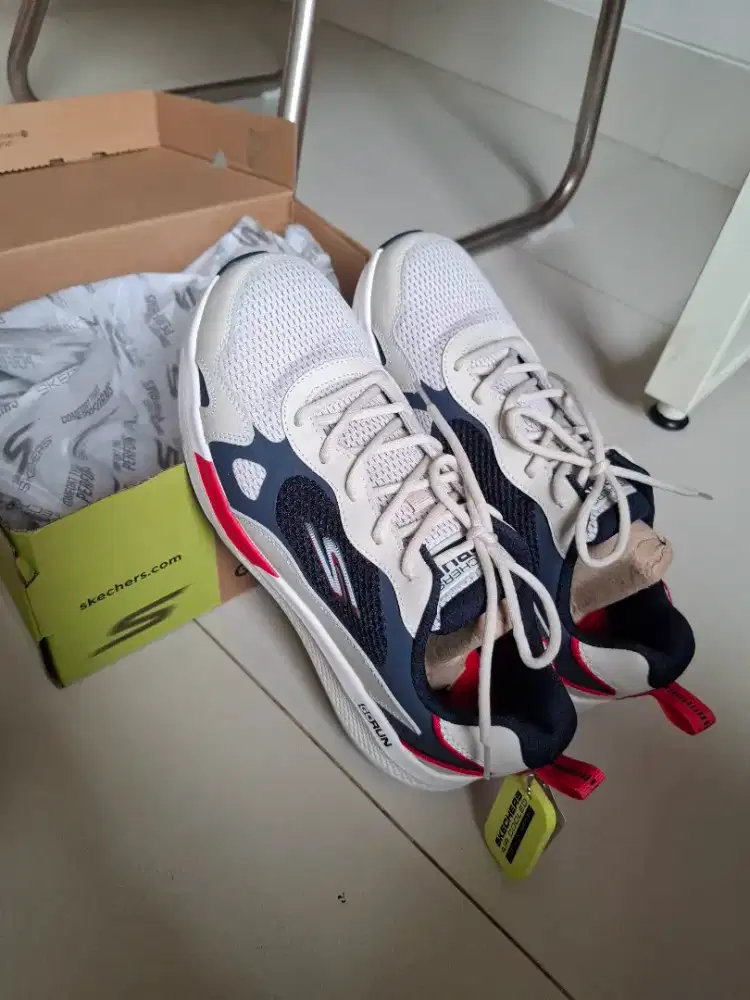 Sepatu Lari Sketchers Go Run Elevate Run