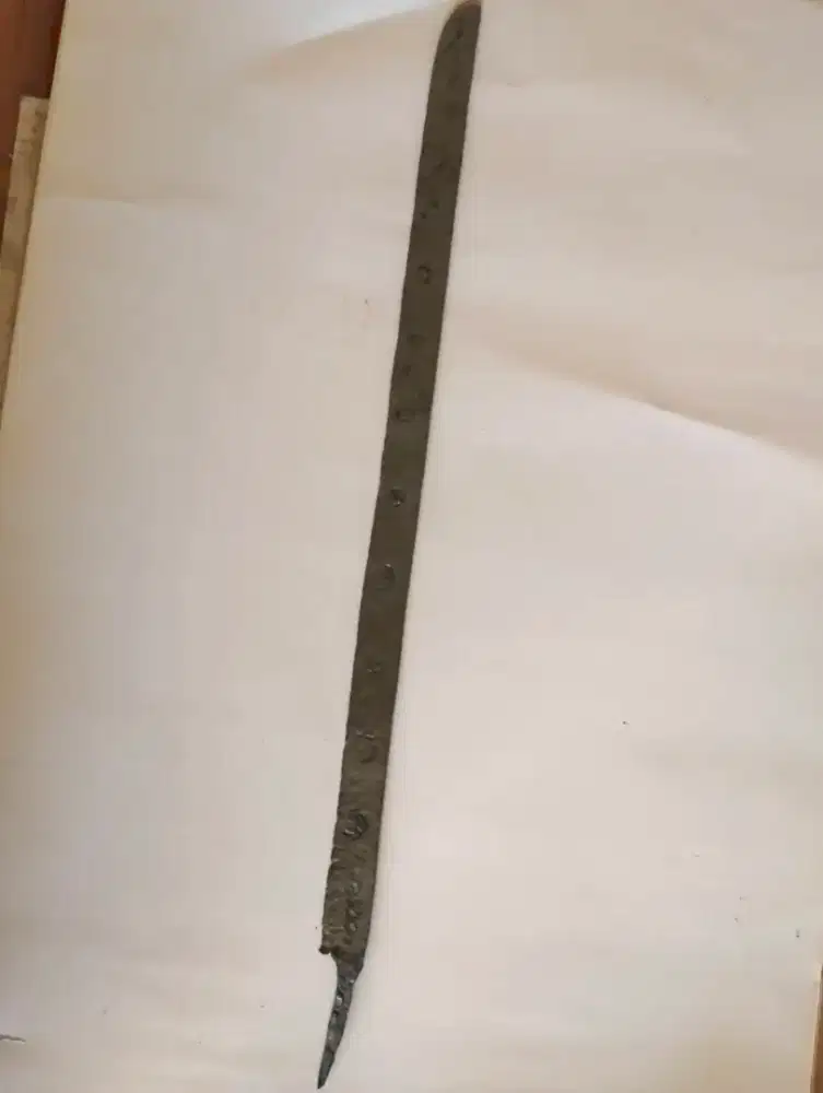 Pedang kuno ada rajah