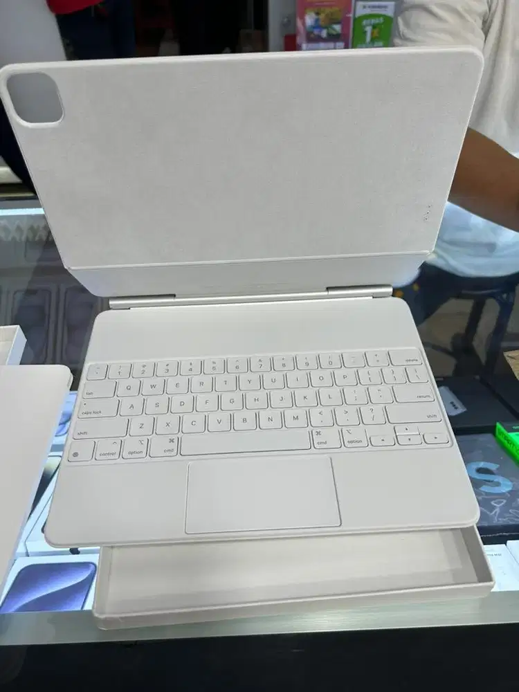 Magic keyboard 11 inchi  ipad air ipad pro