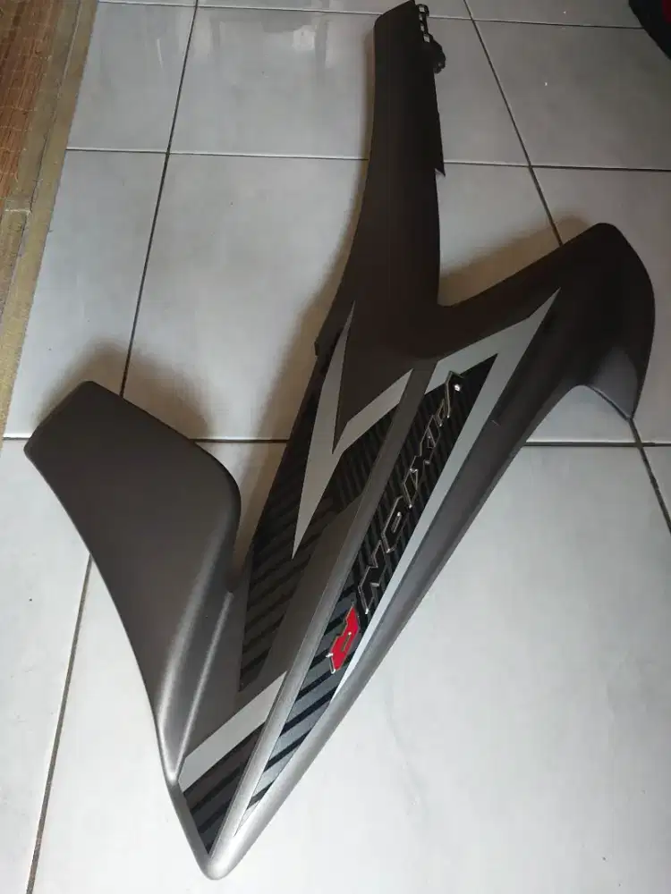 Dijual sayap tangki  kanan aja Yamaha Vixion R Original