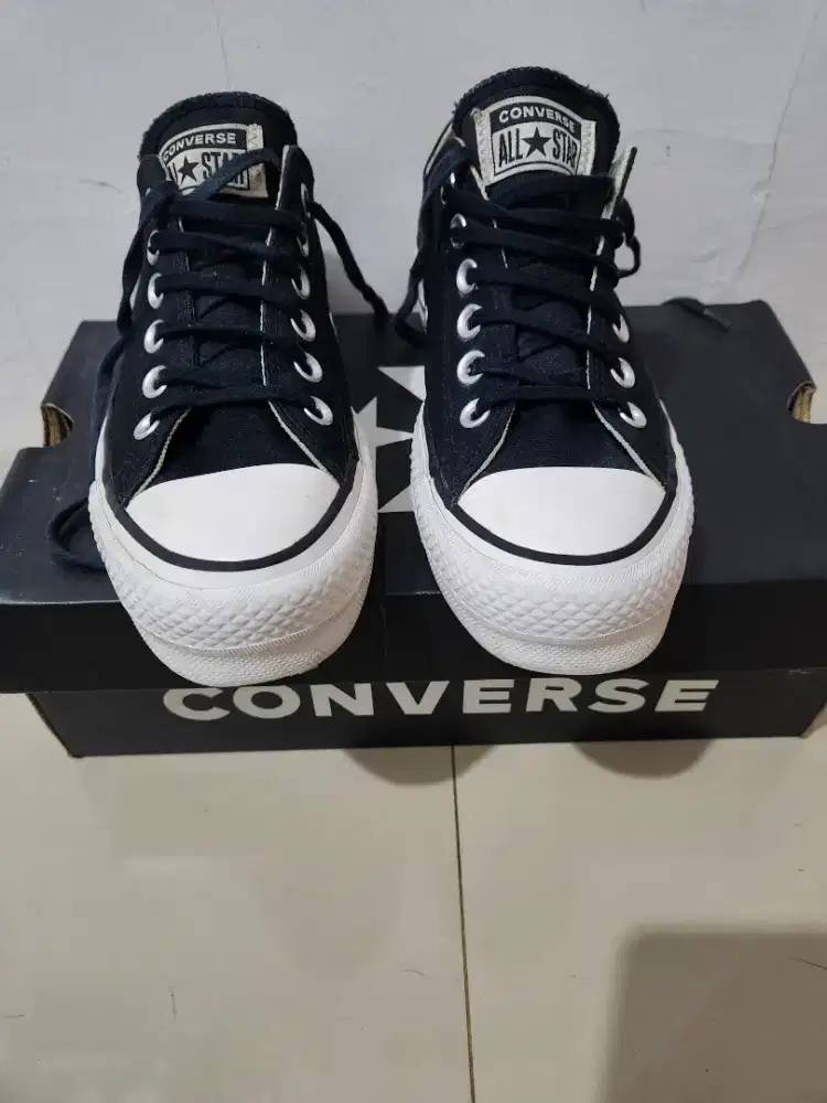 Sepatu converse 560250C original wanita