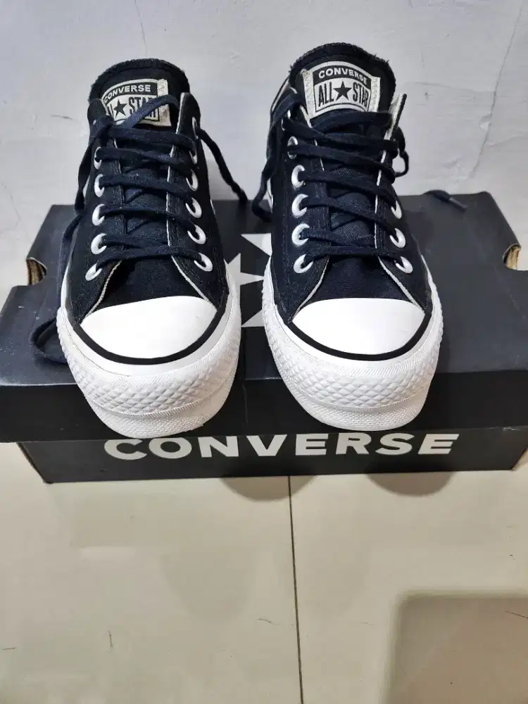 Sepatu Converse 560250C Original Wanita