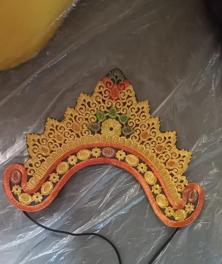 Mahkota petitis kepala penari