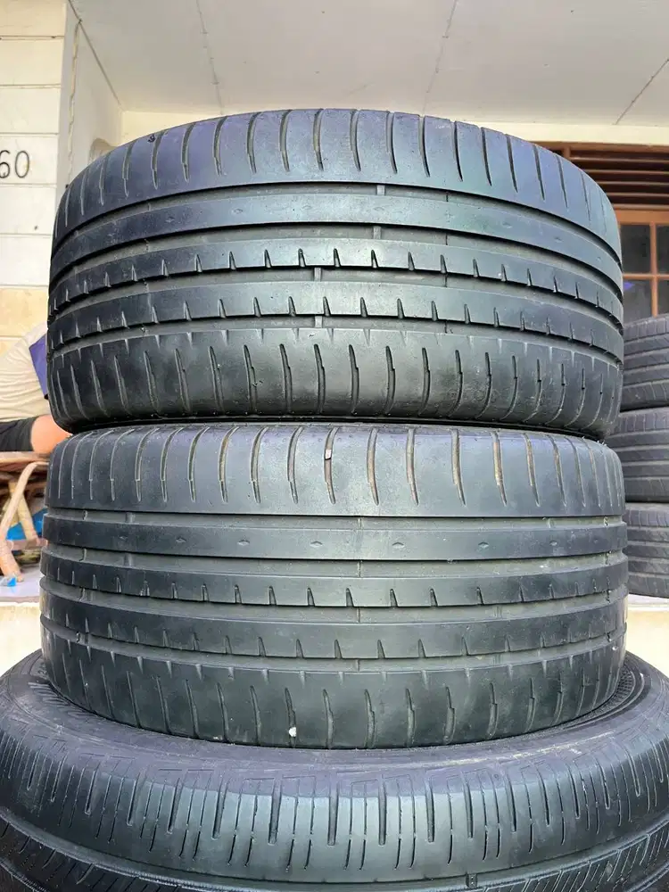 Ban Accelera  235 40 r18 2Pcs