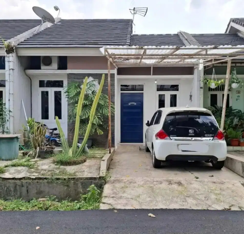 Rumah depan taman dekat musola perumahan Vila Rizki Ilhami