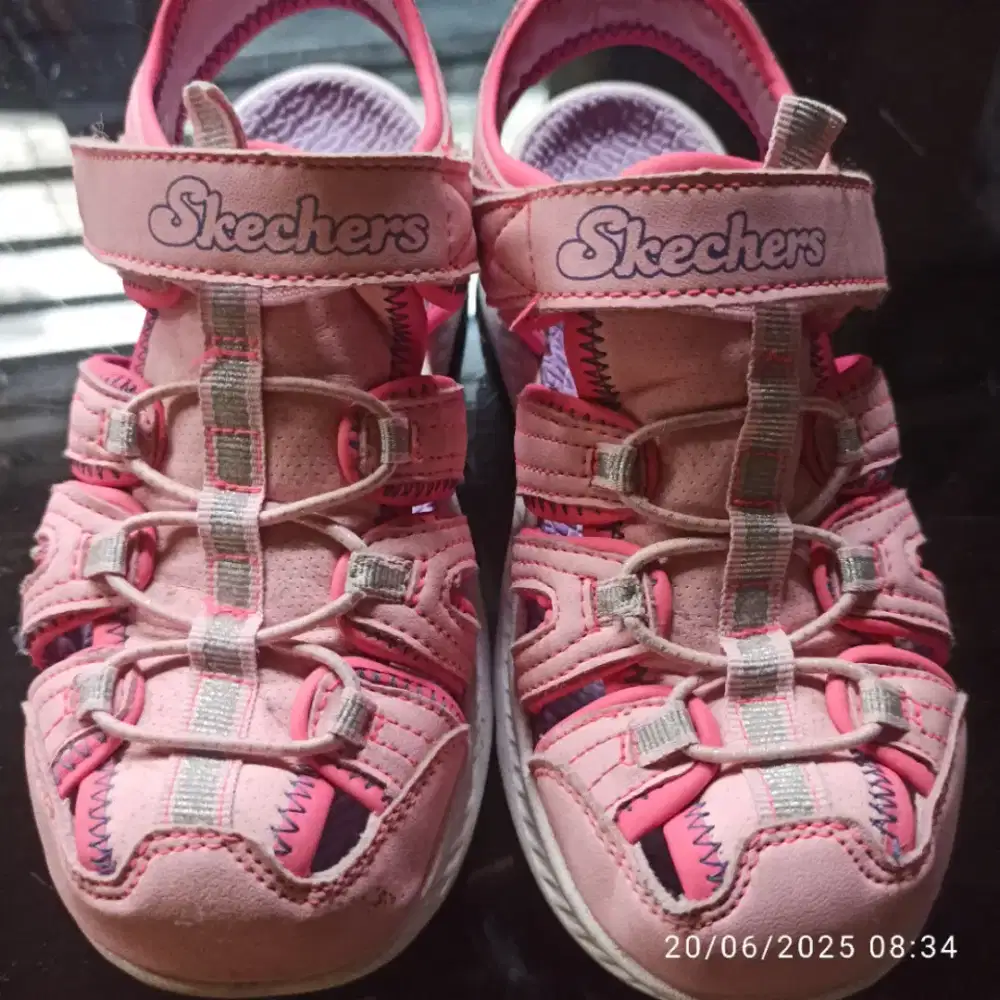 Sepatu Skechers Preloved Anak Cewek