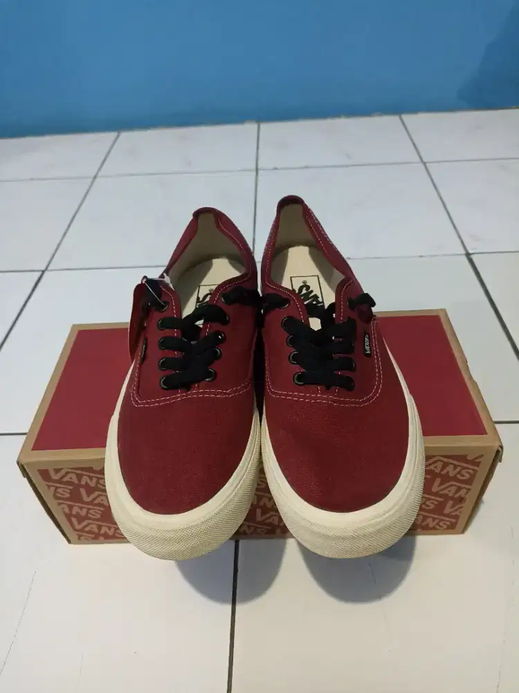 Sepatu Vans Authentic Maroon