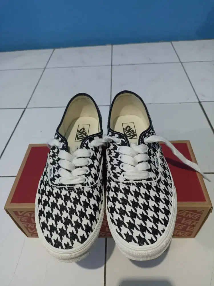 Sepatu Vans Authentic